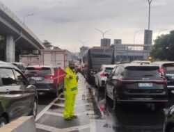 Kepadatan Ekstrem Landa Tol Jakarta-Tangerang, Rekayasa Lalu Lintas Darurat Diterapkan di Tomang