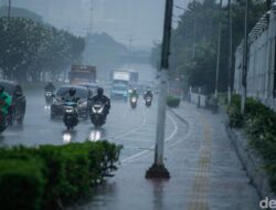 Waspada Badai Tropis 93S: Ancaman Cuaca Ekstrem Jelang Libur Akhir Tahun, DPR Desak Prioritas Keselamatan
