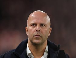 Arne Slot Tak Bagus di Liverpool Musim Ini, Jangan Alasan Sedang Transisi