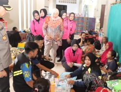 Banjir Rendam Periuk Tangerang Hingga 2 Meter, Polisi Salurkan Bantuan