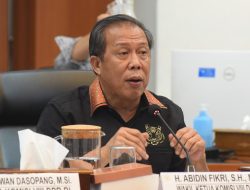 DPR Desak Tuntas Gaji Guru Madrasah, Ancam Demo di Mana-mana
