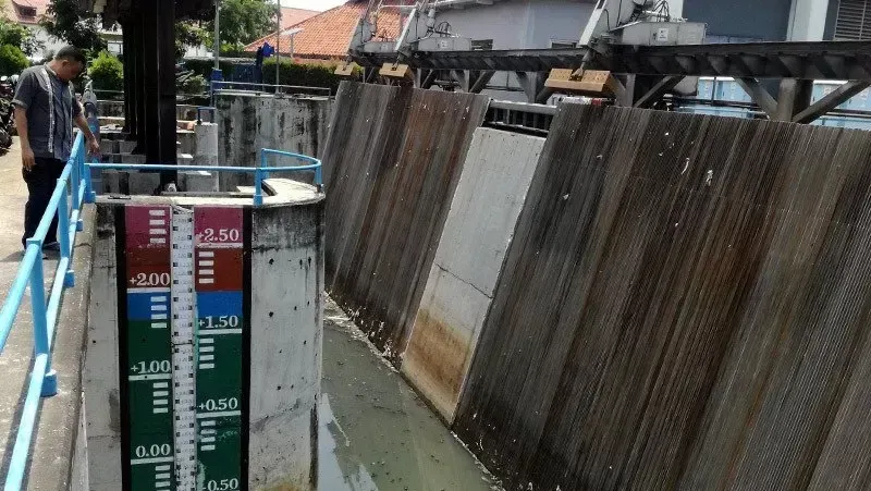 Hujan Guyur Jakarta Pintu Air Angke Hulu Siaga 1 154 Rt Terendam Banjir