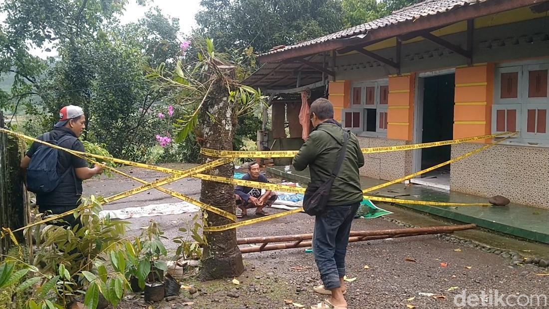 Tanah Amblas Seret Rumah Warga Di Pekalongan Video Viral Bikin Heboh