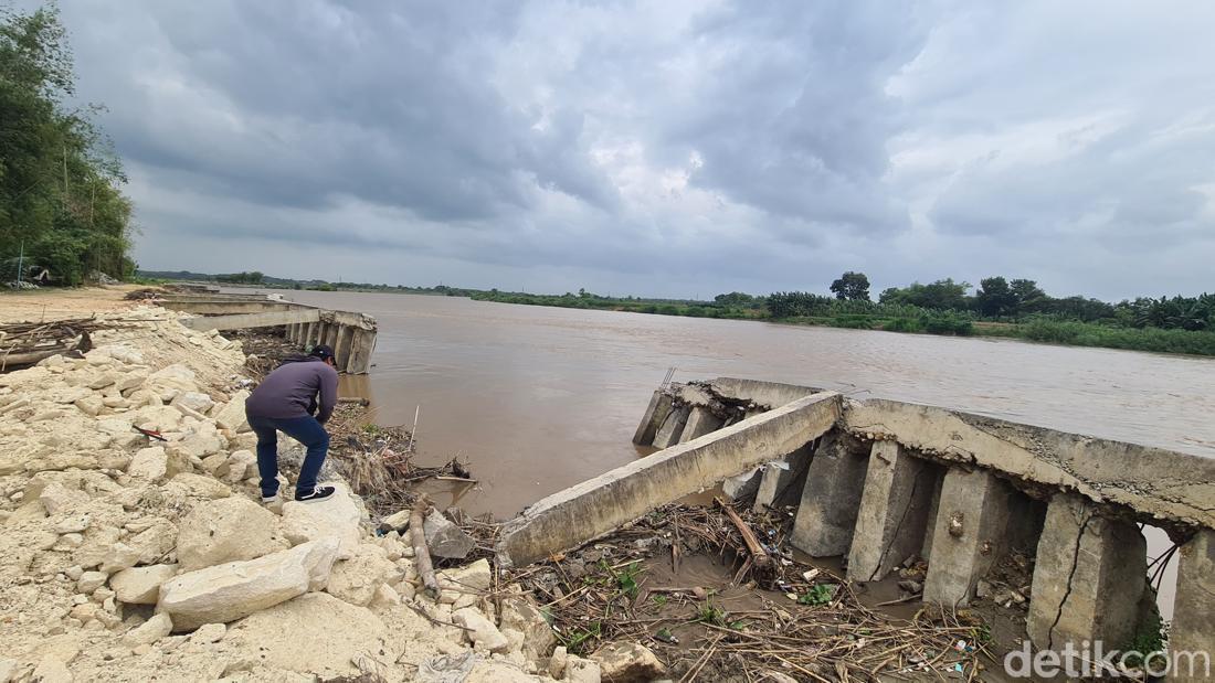 Tebing Sungai Rp 40 M Di Bojonegoro Ambruk 40 Meter Usai Diperbaiki