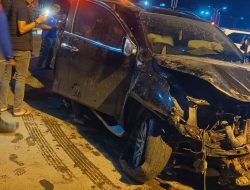 ABG Kemudikan Fortuner Dinas Pemkab Mamuju Tabrak Warung dan 2 Warga di Sulbar