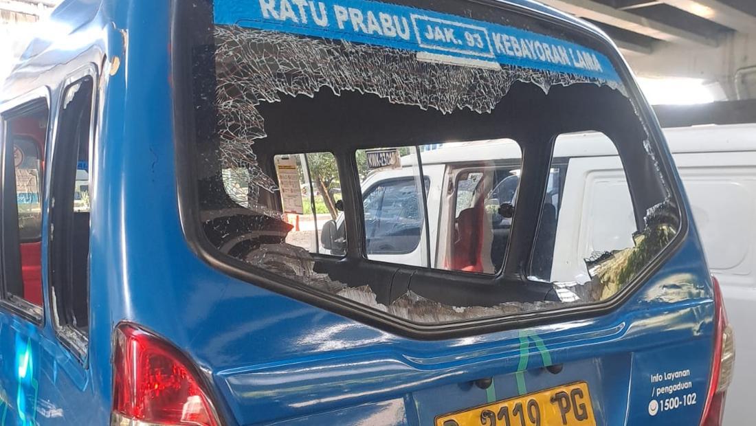 Angkot Jaklingko Tabrak Pemotor Di Cilandak Jaksel 1 Orang Tewas