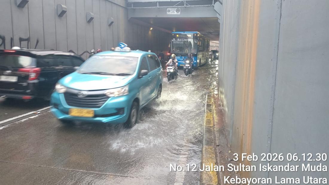 Banjir 25 Cm Rendam Underpass Simprug Lalin Kebayoran Lama Tersendat