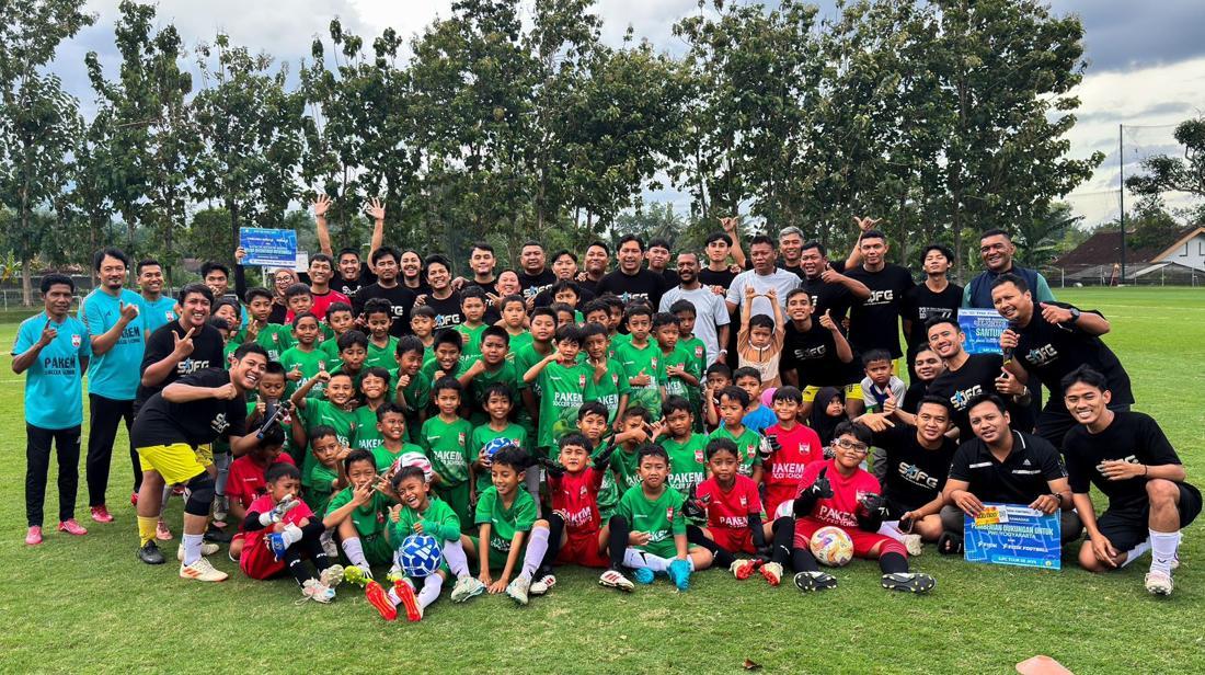 Gandeng 2 Legenda Timnas Sjfc Gelar Coaching Clinic Dan Aksi Sosial