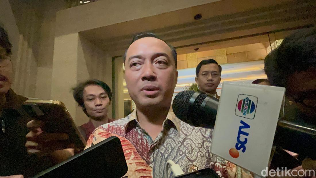 Istana Terima Surat Mundur Ketua Ojk Mahendra Siregar Sedang Diproses