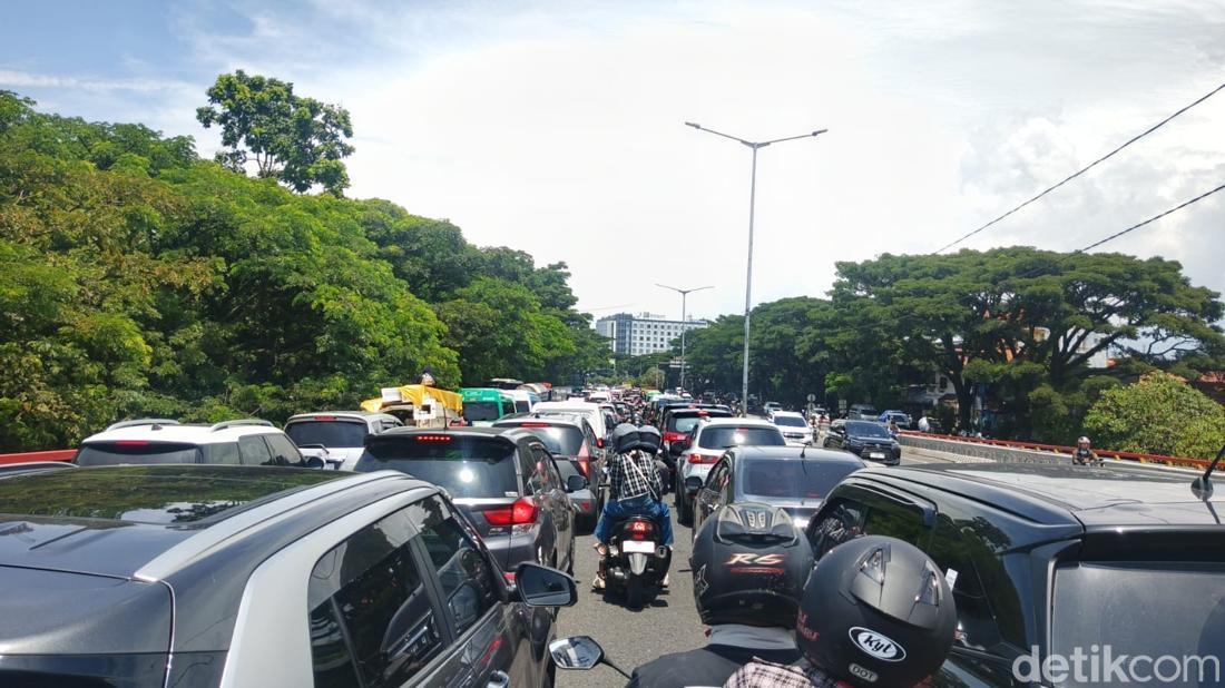 Lebih 15 Juta Kendaraan Padati Bandung Selama Long Weekend Imlek