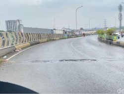 Lubang di Flyover Ciputat Bikin Pemotor Sering Jatuh, Warga Minta Perbaikan