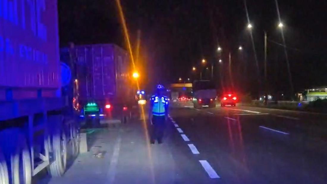 Perintah Kakorlantas Polantas Tertibkan Truk Parkir Dan Odol Di Seluruh Tol