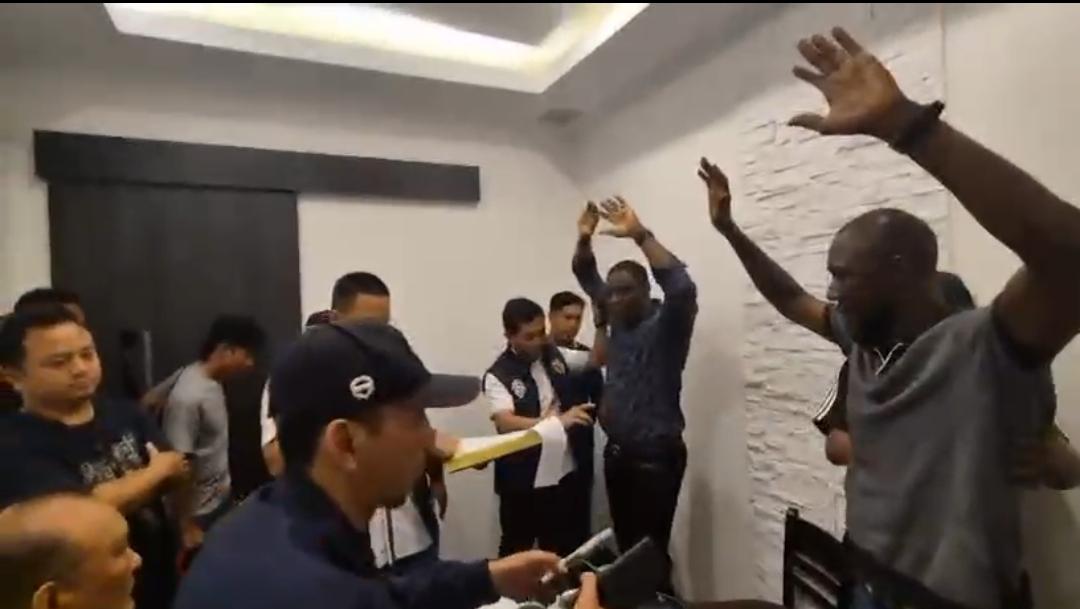 Dua Wn Liberia Penipu Black Dollar Dicokok Polisi Di Resto Jakbar