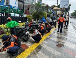 Pemkot Depok Razia Parkir Liar Margonda: 18 Motor Dikempesi, 2 Mobil Digembok