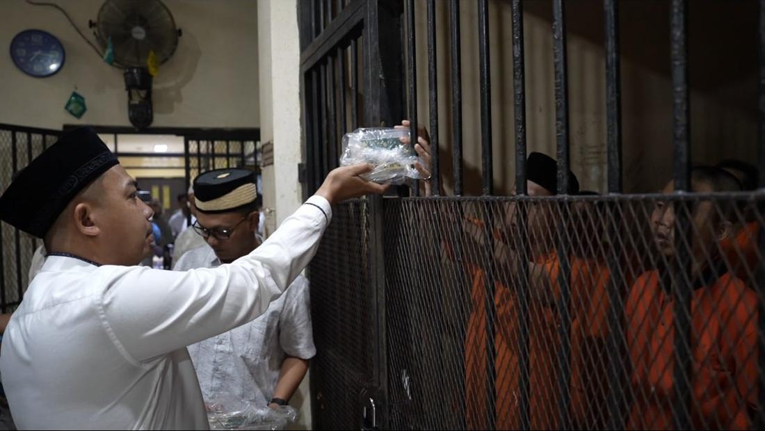 Tahanan Polres Serang Terharu Santap Opor Rendang Lebaran Dari Kapolres