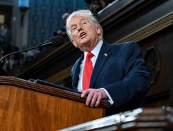 Trump Ancam Iran dengan ‘Kekuatan Tak Terlihat’ Jika Balas Serangan